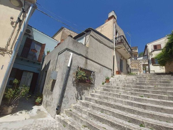 casa indipendente in vendita a Modica in zona Modica Bassa