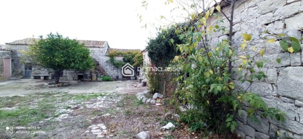 casa indipendente in vendita a Modica