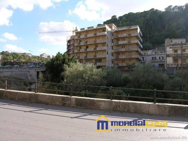 casa indipendente in vendita a Modica