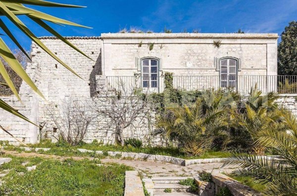 casa indipendente in vendita a Modica