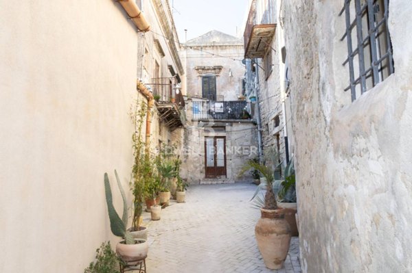 casa indipendente in vendita a Modica