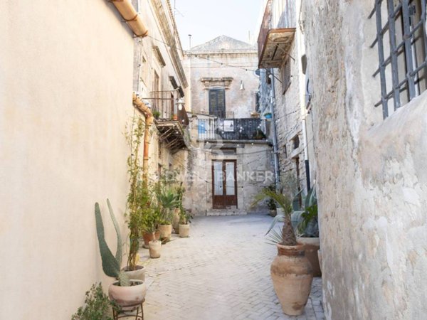 casa indipendente in vendita a Modica