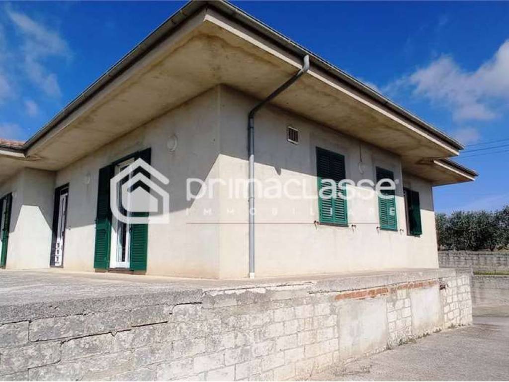 casa indipendente in vendita a Modica