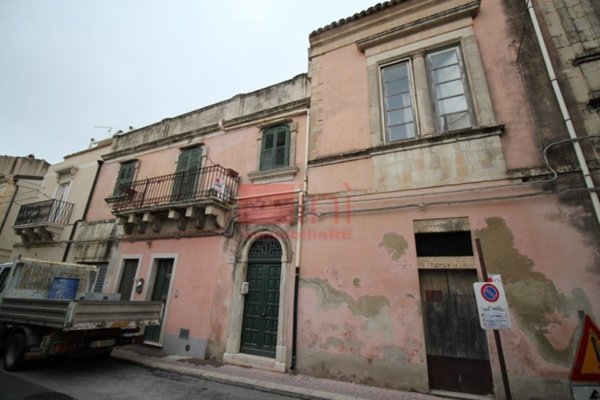 casa indipendente in vendita a Modica in zona Modica Alta