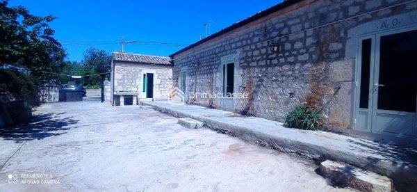 casa indipendente in vendita a Modica in zona Zappulla