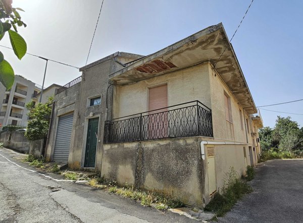 casa indipendente in vendita a Modica in zona Modica Alta