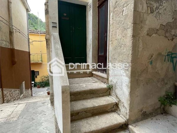 casa indipendente in vendita a Modica in zona Modica Bassa