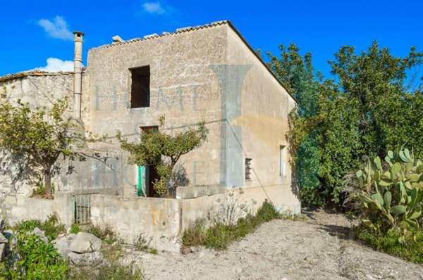 casa indipendente in vendita a Modica
