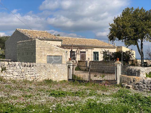casa indipendente in vendita a Modica