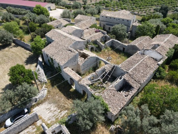 casa indipendente in vendita a Modica