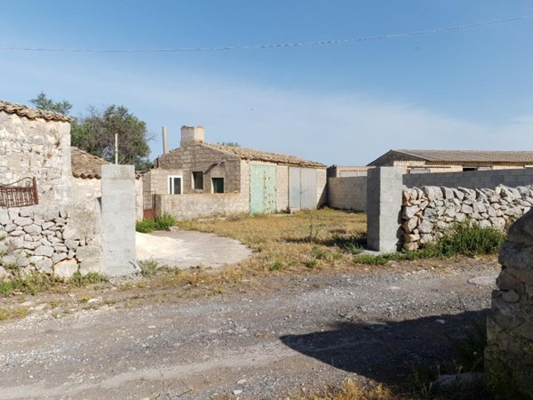 casa indipendente in vendita a Modica