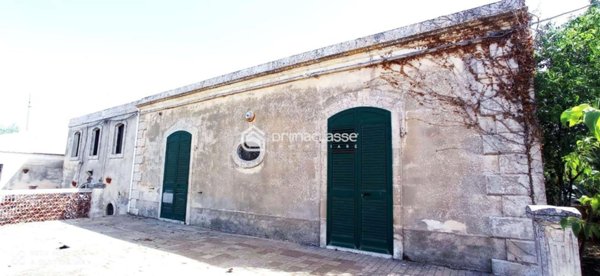 casa indipendente in vendita a Modica