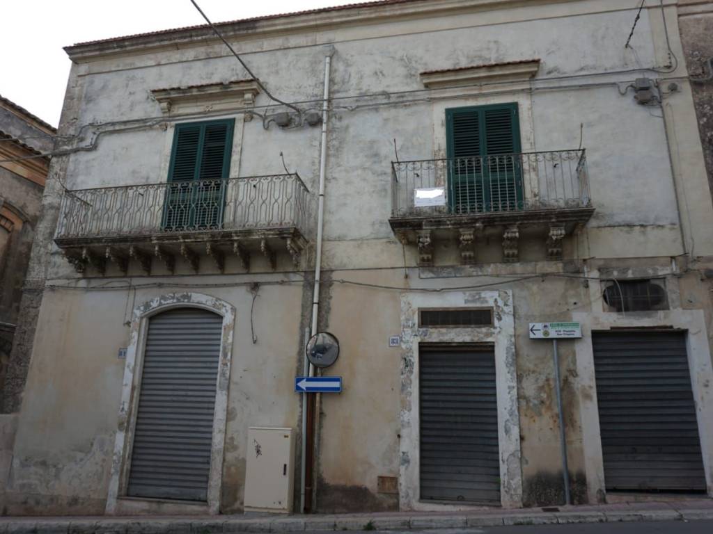intera palazzina in vendita a Modica in zona Modica Alta