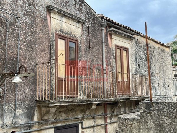 casa indipendente in vendita a Modica
