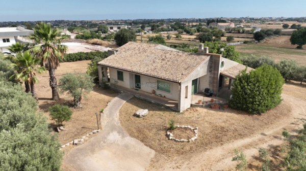 casa indipendente in vendita a Modica
