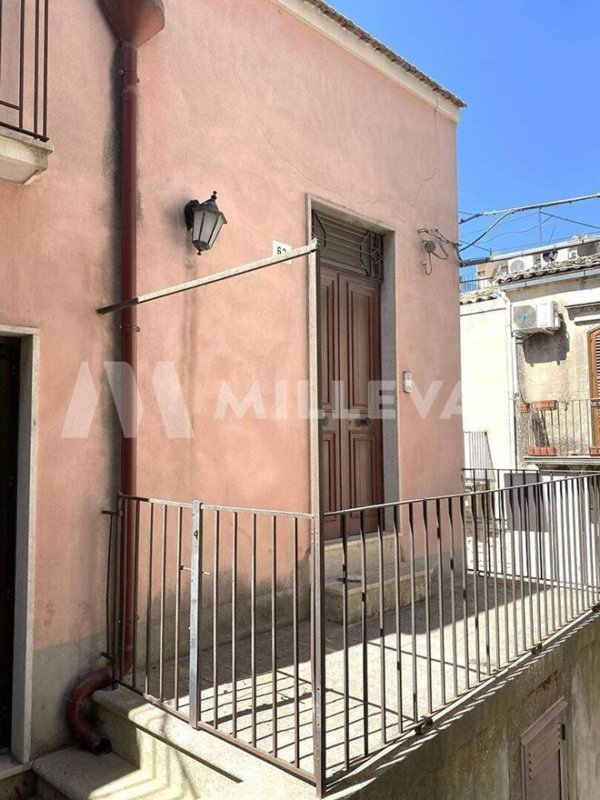 casa indipendente in vendita a Modica in zona Modica Alta