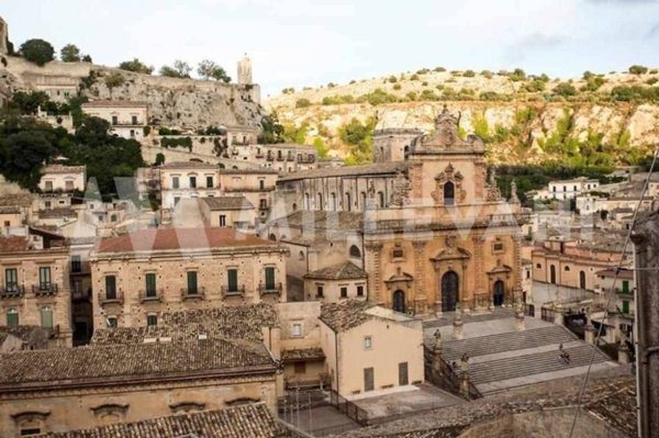 casa indipendente in vendita a Modica in zona Modica Bassa