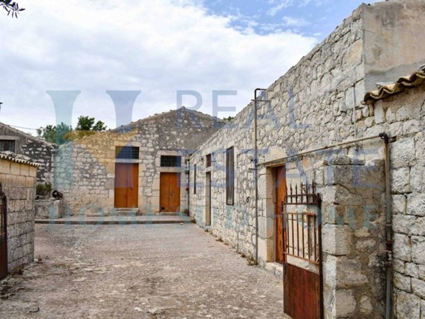casa indipendente in vendita a Modica in zona Sacro Cuore