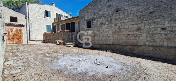 casa indipendente in vendita a Modica in zona Frigintini