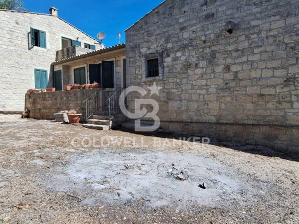 casa indipendente in vendita a Modica in zona Frigintini