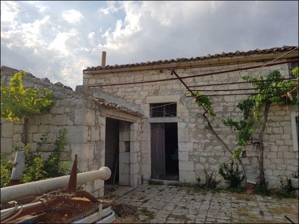 appartamento in vendita a Modica in zona Sacro Cuore