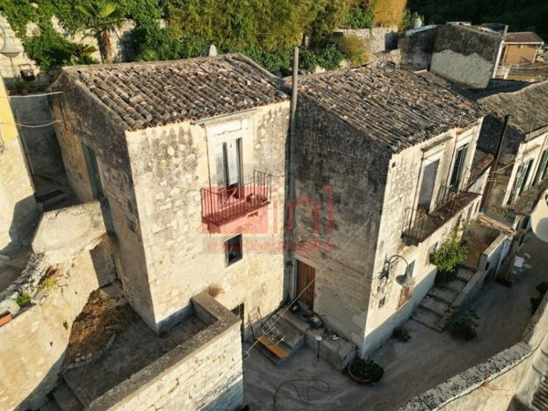 casa indipendente in vendita a Modica