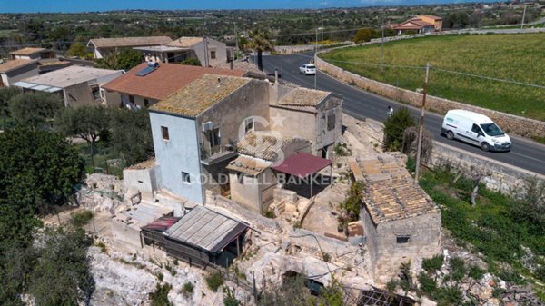 casa indipendente in vendita a Modica