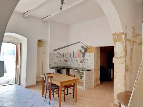 casa indipendente in vendita a Modica in zona Modica Bassa