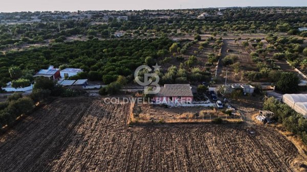 casa indipendente in vendita a Modica