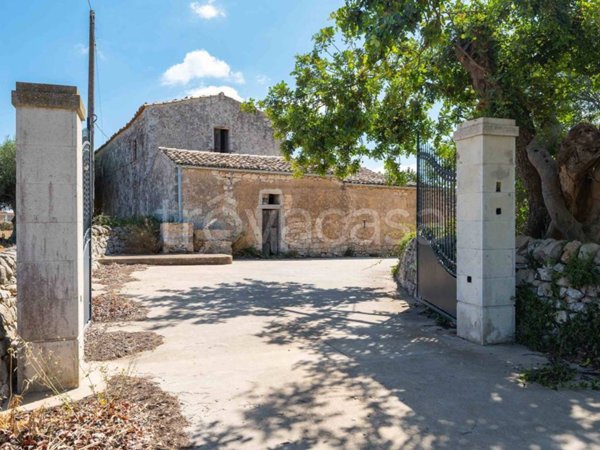 casa indipendente in vendita a Modica in zona Modica Bassa