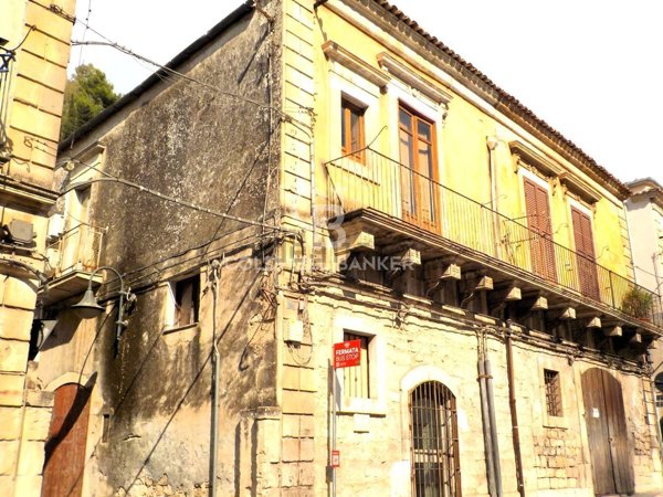 casa indipendente in vendita a Modica in zona Modica Bassa