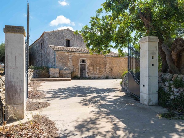 casa indipendente in vendita a Modica in zona Modica Bassa