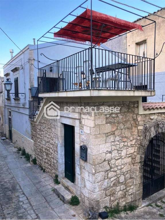 casa indipendente in vendita a Modica in zona Modica Alta