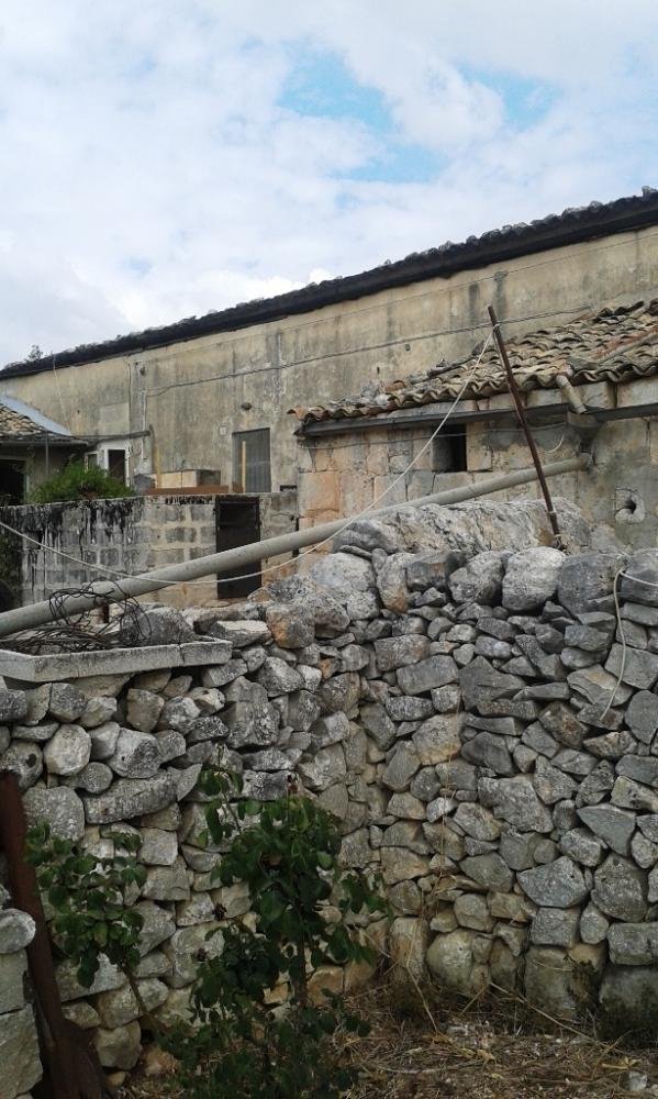 casa indipendente in vendita a Modica
