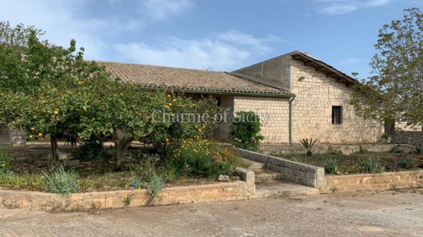 casa indipendente in vendita a Modica in zona Sacro Cuore