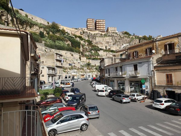 casa indipendente in vendita a Modica