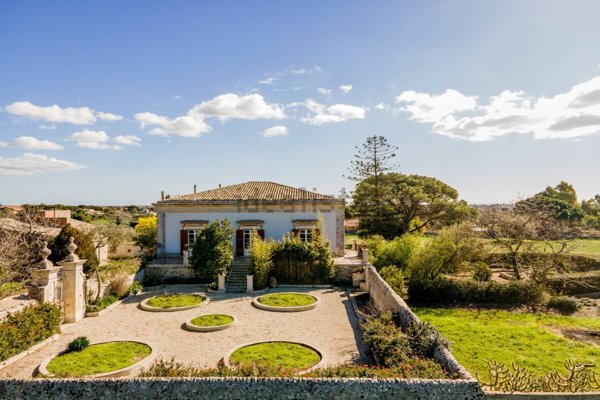 casa indipendente in vendita a Modica