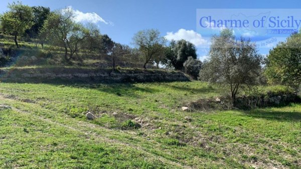 casa indipendente in vendita a Modica