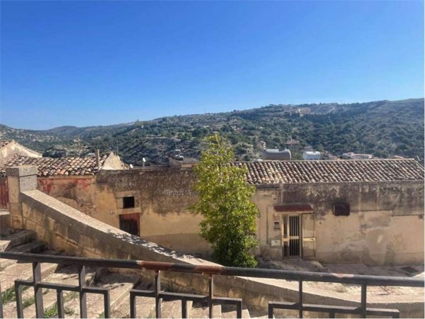 intera palazzina in vendita a Modica in zona Modica Alta