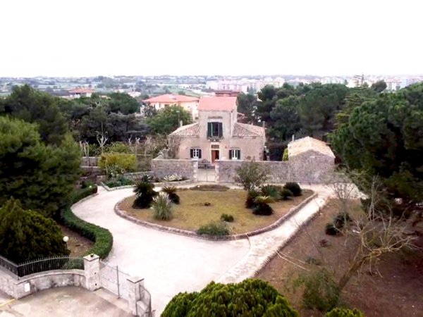 casa indipendente in vendita a Modica