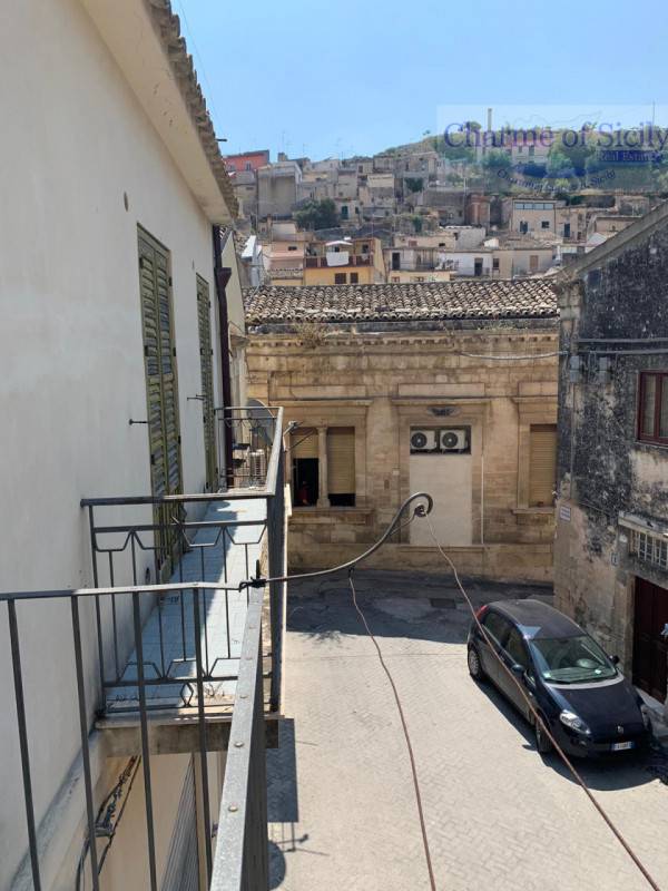casa indipendente in vendita a Modica