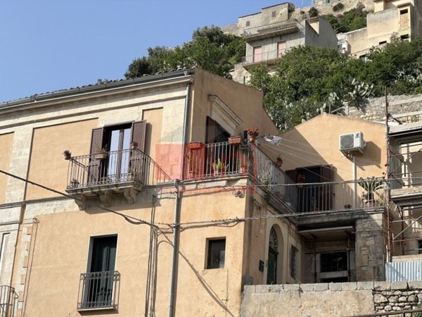 casa indipendente in vendita a Modica in zona Modica Bassa