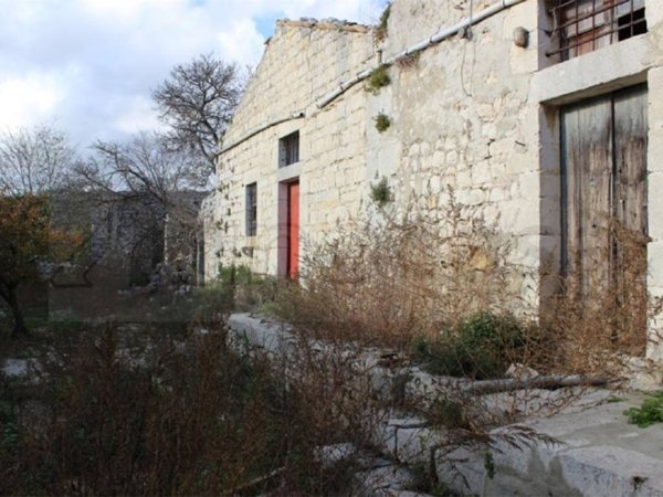 casa indipendente in vendita a Modica