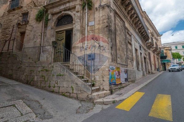 casa indipendente in vendita a Modica in zona Modica Alta