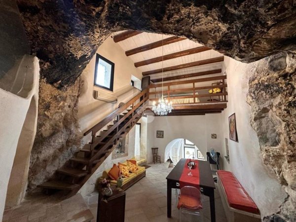 casa indipendente in vendita a Modica in zona Modica Bassa