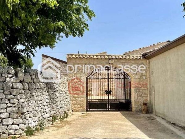 casa indipendente in vendita a Modica