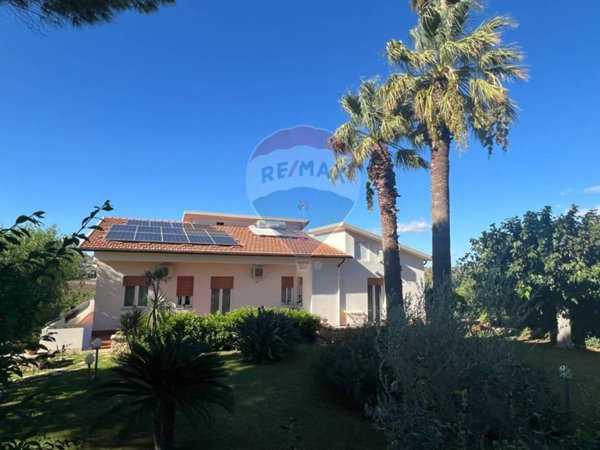 casa indipendente in vendita a Modica in zona Sacro Cuore