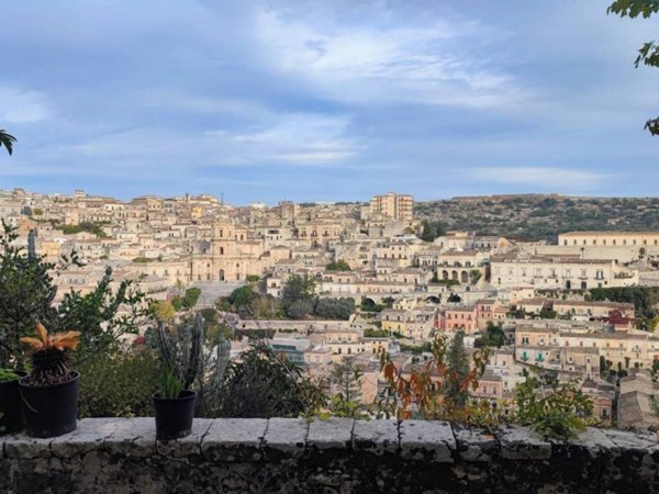 casa indipendente in vendita a Modica