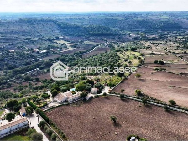 casa indipendente in vendita a Modica