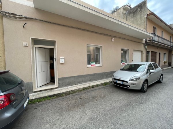 casa indipendente in vendita a Modica